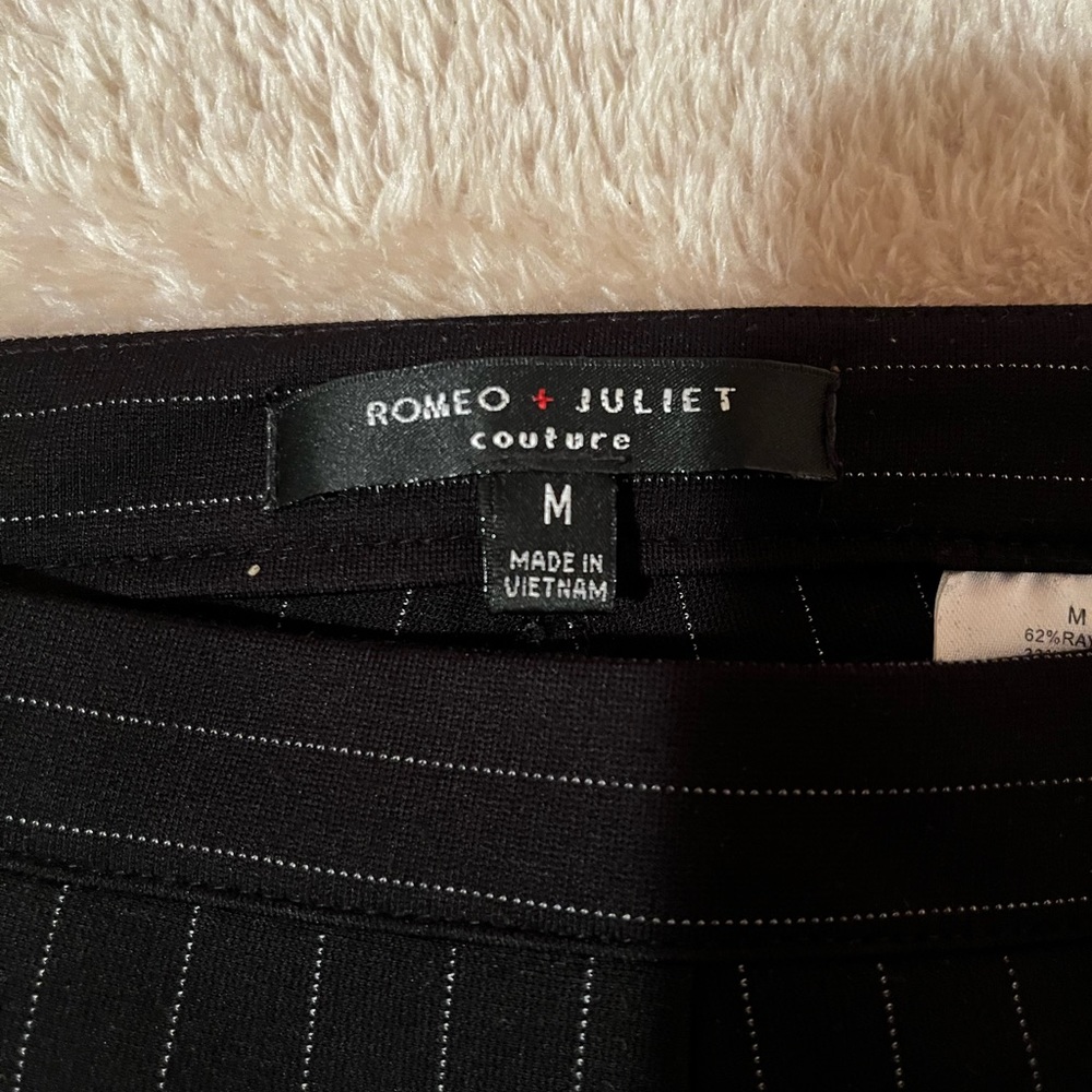 Romeo +Juliet Couture High Rise Pants 
(zipper & pockets)